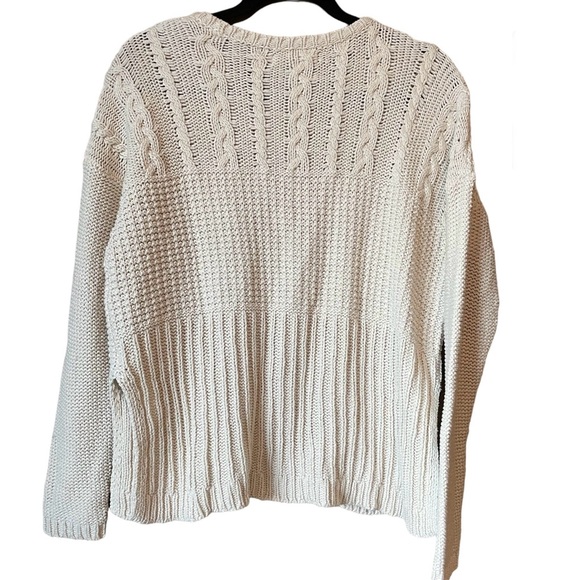 Abercrombie & Fitch Cream Cable Knit Sweater Size Medium - Picture 2 of 16